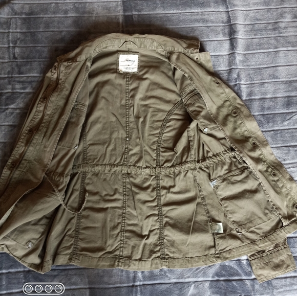 Army Green Zip-up Light Jacket - Picture 15 of 16
